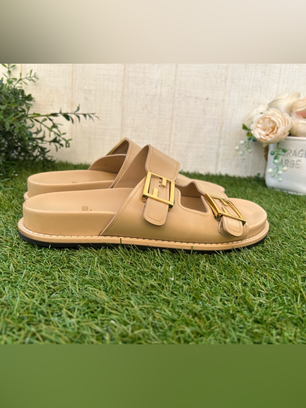 Fendi
F Buckle Leather Slide Sandals
$995
Color:BEIGE
Gently used
9.5B / 39.5EU - Picture 9 of 16